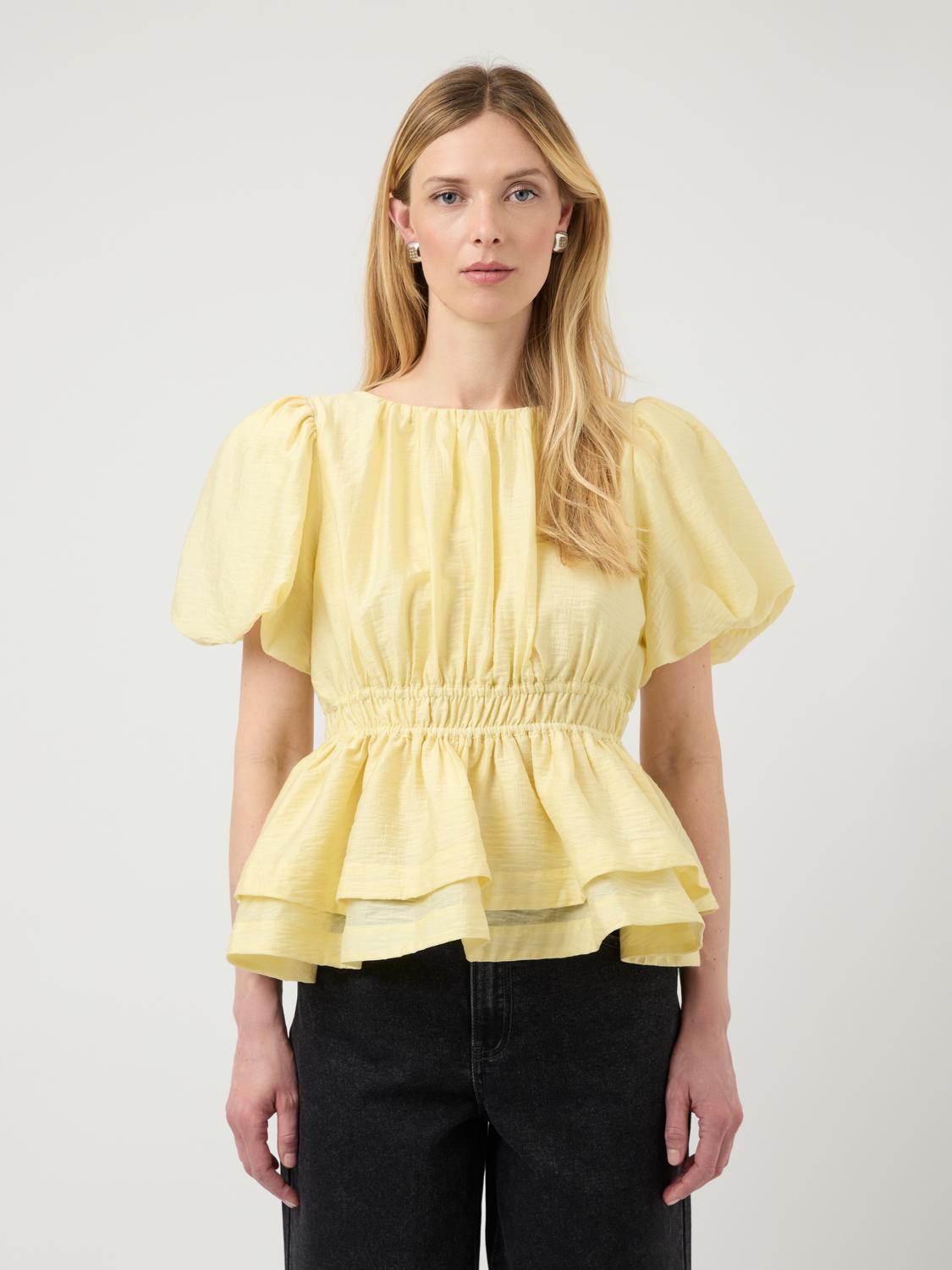 model_shot-front